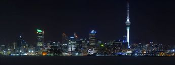 City by Night - Auckland NZ - New Zealand
© 2005 Roland Feurer