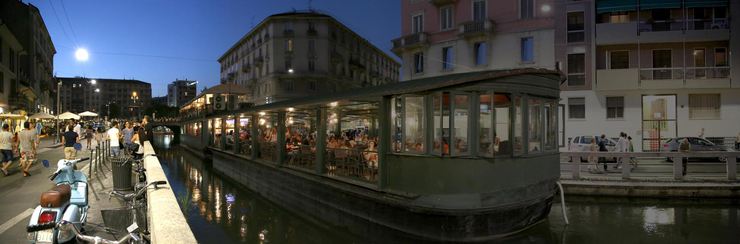 Floating restaurant. Alzaia Naviglio Pavese, Milan, Italy
© 2015 Knut Dalen