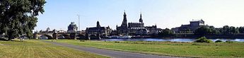 View of historical Dresden with Elbe
© 2003 Sascha Ringel