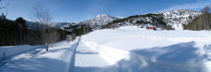 Hovet, my home village. The farm Hansehaug to the right, the road Fv50 to the left. Hallingdal, Norway
© 2011 Knut Dalen