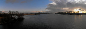 River Elbe near Hamburg in december
© 2005 Andreas Schleimer