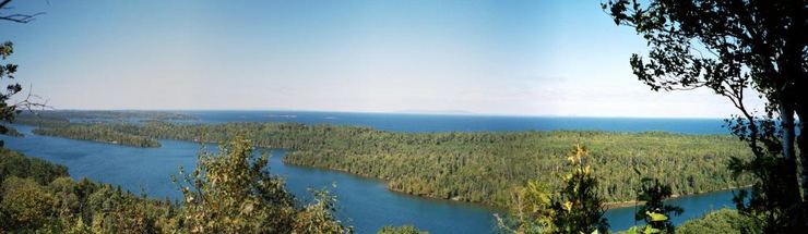 Looking north to Ontario from Isle Royale National Park
© 2000 Larry Nolan