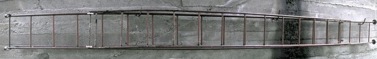 A ladder on a concrete wall.
© 2008 Knut Dalen