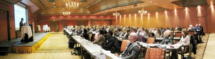 Professor Dag Aarsland giving his lecture on dementia. The 15th Annual Meeting of Norwegian Neuropsychological Socety. Holmenkollen Park Hotel, November 24-26th 2011.
© 2011 Knut Dalen