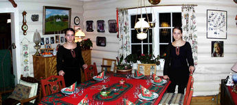 Elisabeth x 2, and the Christmas dinner table
© 2010 Knut Dalen