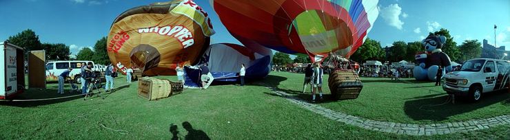 Hot air balloon demonstration
© 1999 John Strait
