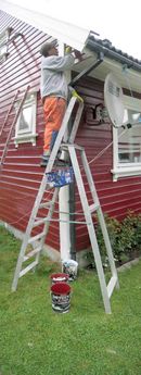 Salomon painting the house, Froland, Norway
© 2008 Knut Dalen