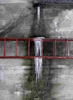 Icicles on a ladder.
© 2010 Knut Dalen