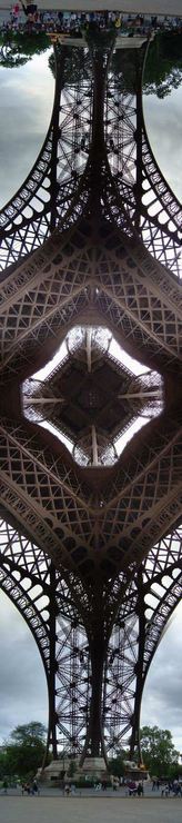 Sous la Tour Eiffel / Under the Eiffel Tower
© 2005 Pascal Fernandez, panoblofeld-60@yahoo.fr